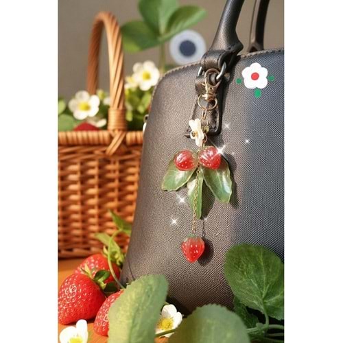 Çilek ?? charm sarkıt tasarım anahtarlık hediyelik