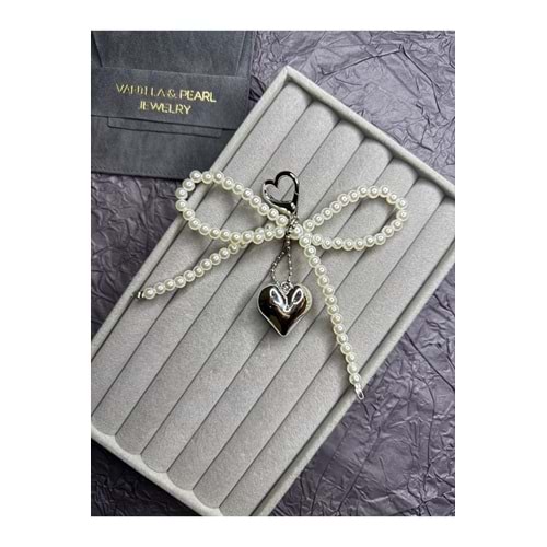 Kurdele İnci ve Silver Kalp Detaylı Anahtarlık