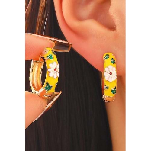 Kadın Vip Seri Antialerjik Kararmaz Çiçek Motifli Mineli Sarı Küpe 2.5 cm