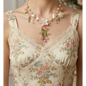 Fransız esintili tasarım vintage çiçekli kolye