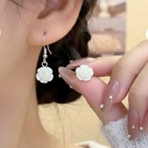 Coquette Gül Küpe - Beyaz Çiçekli Vintage Sallantılı Küpe - Estetik Fairycore Tasarım Küpe Takımı