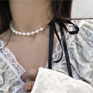 Cam Inci Siyah Kurdeleli Choker Kolye